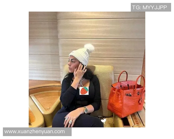 足球明星C罗女儿可爱瞬间曝光引发网友热议与喜爱